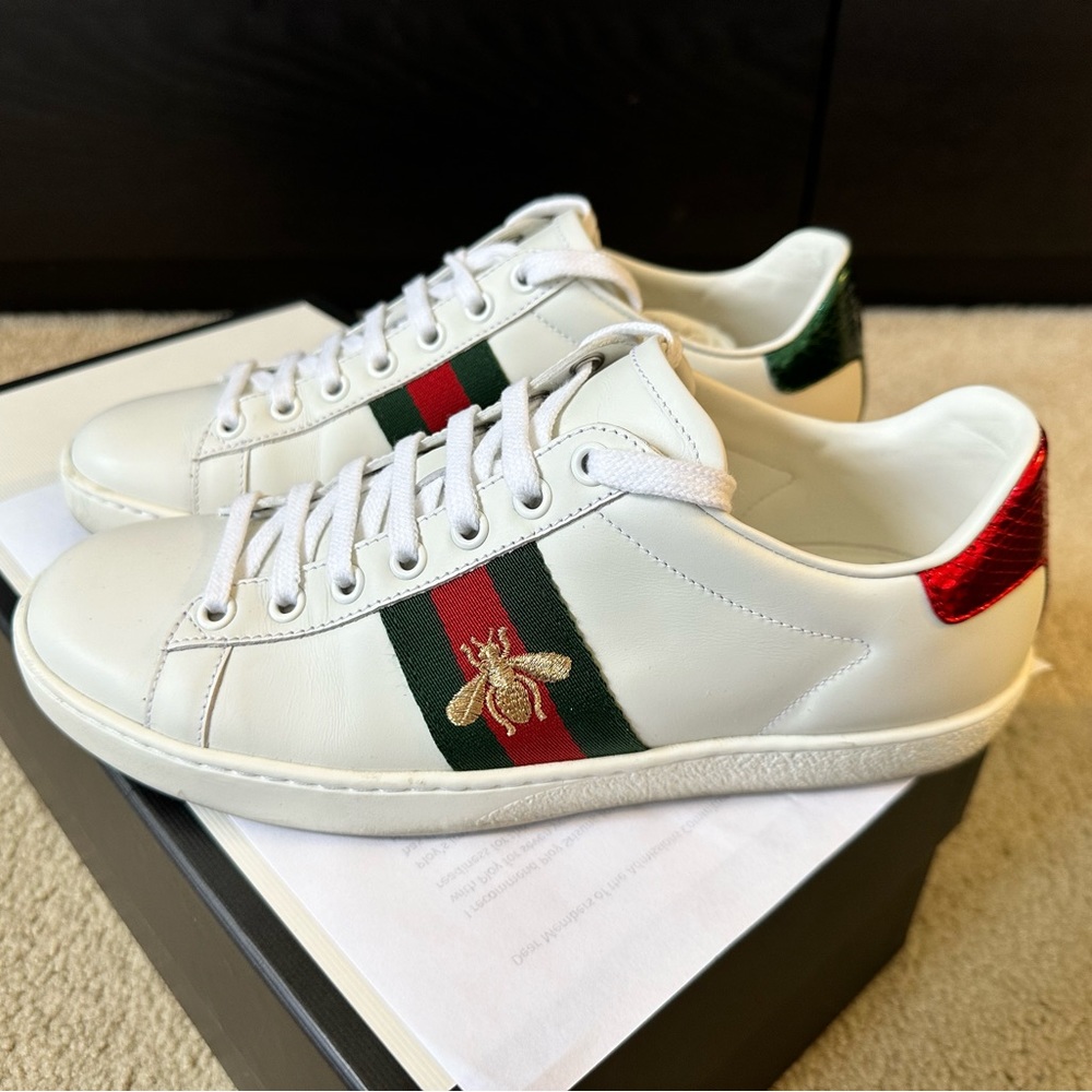Gucci WOMEN'S ACE SNEAKER WITH BEE